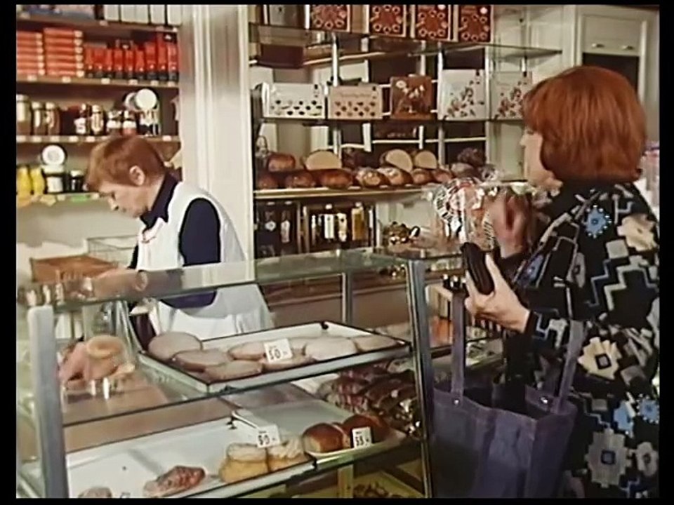 Drei Damen vom Grill - Ganze Serie - Staffel 1/Folge 1 'Oma hat eine Idee' - 1979