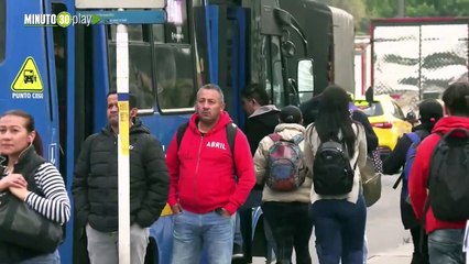 Bogotá cambia las ruedas de los coches por la bicicleta en su día sin carro