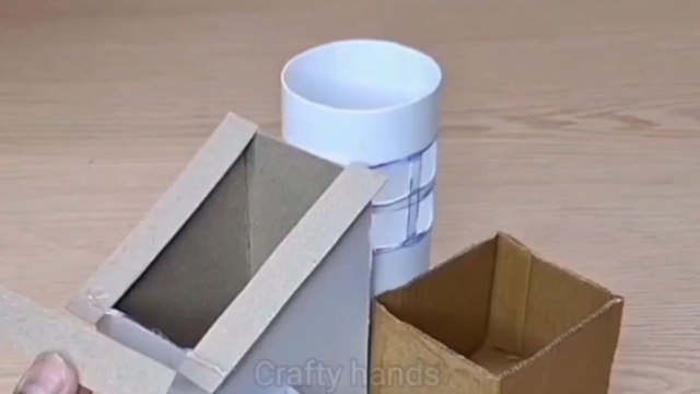 From trash to treasure: Artist crafts a DIY house-shaped pen organizer from trash