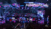 Billie Eilish gana como cantante de Alternative Rock en los 2019 AMAs - The American Music Awards