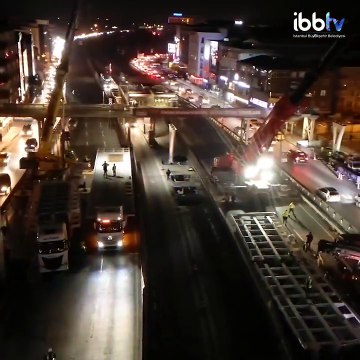 Çok sorunlu bir üst geçitti, yenilendi. Küçükçekmece Beşyol Üst Geçidi ve Metrobüs geçişi hizmette.