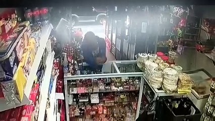 VIDEO Cámaras de seguridad captan robo en la tienda “La esquina paisa” de Itagüí