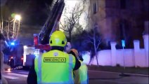 Livorno, paura per l'incendio all'ex Hotel Corallo. In via Ugo Foscolo i mezzi di soccorso