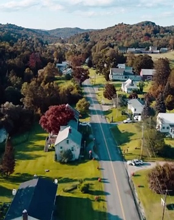 La bande-annonce de Beetle juice, réalisé par Tim Burton, avec Winona Ryder, Michael Keaton et Jenna Ortega.