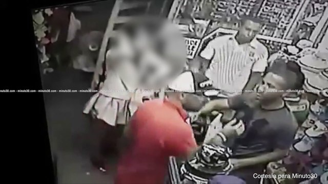 20-06-17-robo-celular-en-tienda-de-sombreros