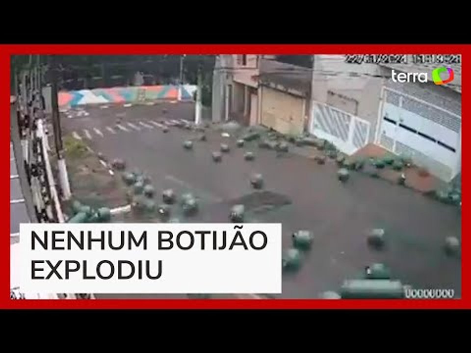 Botijões de gás caem de caminhão e rolam ladeira abaixo em Diadema