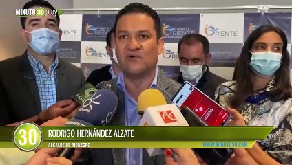 ¡Qué agresividad! Atacaron a piedras un bus en Rionegro, hay una persona lesionada