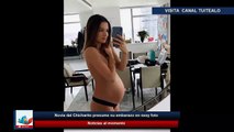 Novia del Chicharito presume su embarazo en sexy foto