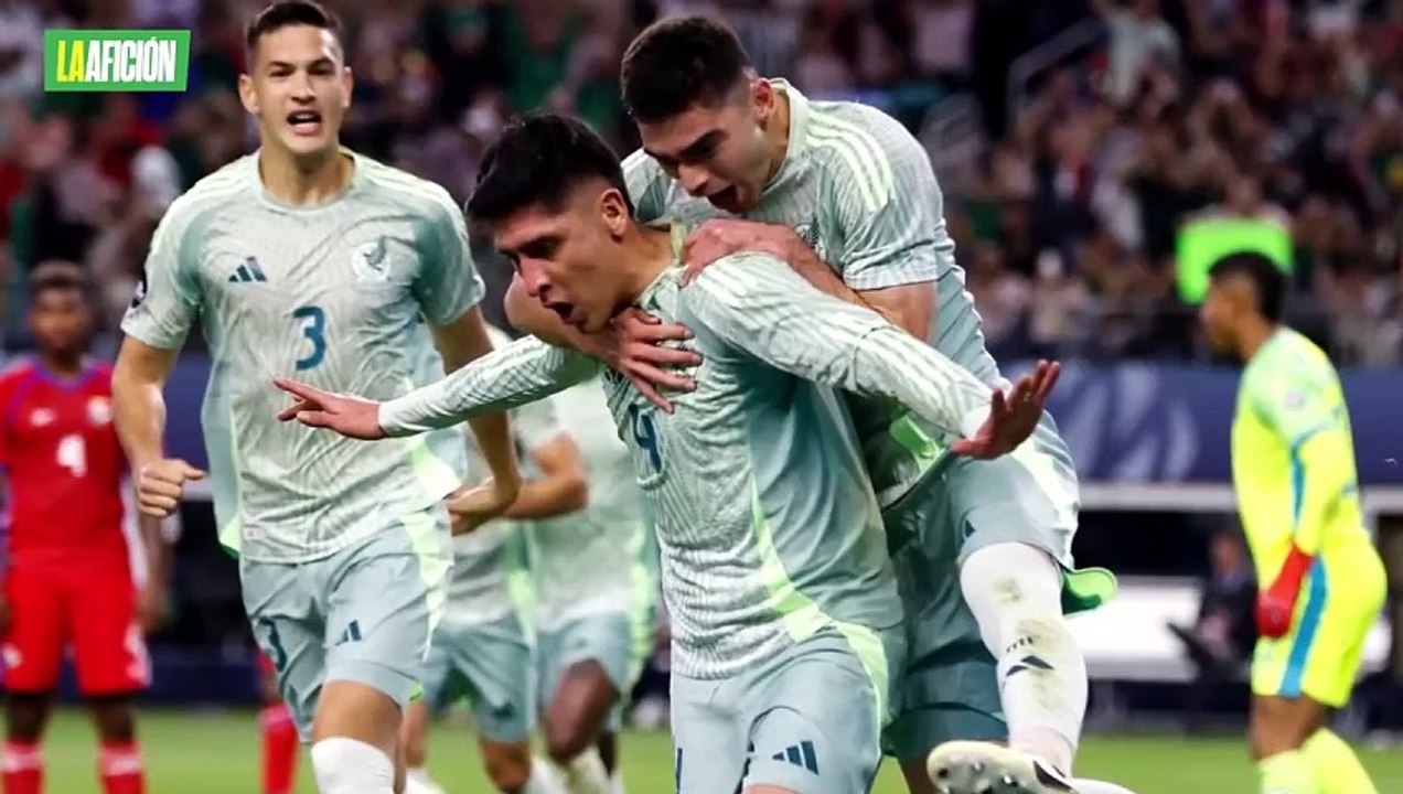 Santiago Giménez "explota" y Jaime Lozano explica por qué no lo dejó jugar