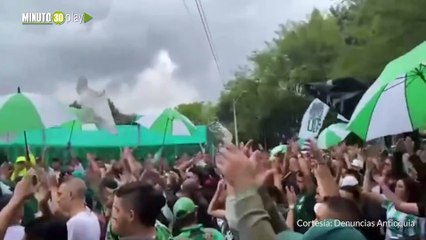 Télécharger la video: Así está la sede de Atlético Nacional en Itagüí tras movilizaciones de hinchas