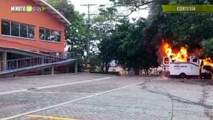 Muyy grave quemaron una ambulancia en Caucasia