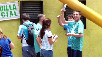 27-08-18 Hinchas de Tucuman llegaron a Medellin a apoyar a su equipo