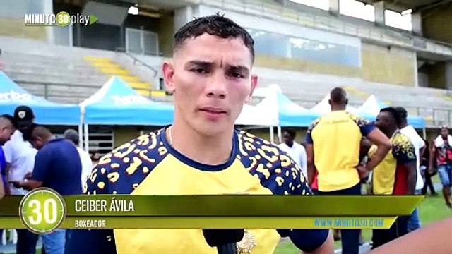 Yuberjén compartió su premio con otros boxeadores Olimpicos