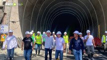 El Gobernador de Antioquia visitó junto al expresidente Uribe, el Túnel del Toyo