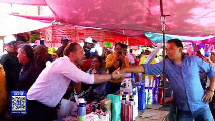 A gritos de "Morena, Morena" y "Taboada, Taboada", el candidato de Va x la CDMX recorrió un mercado