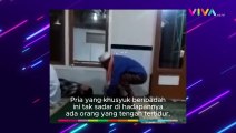 Auto Salting, Pria Cium Orang yang Tidur Saat Sujud