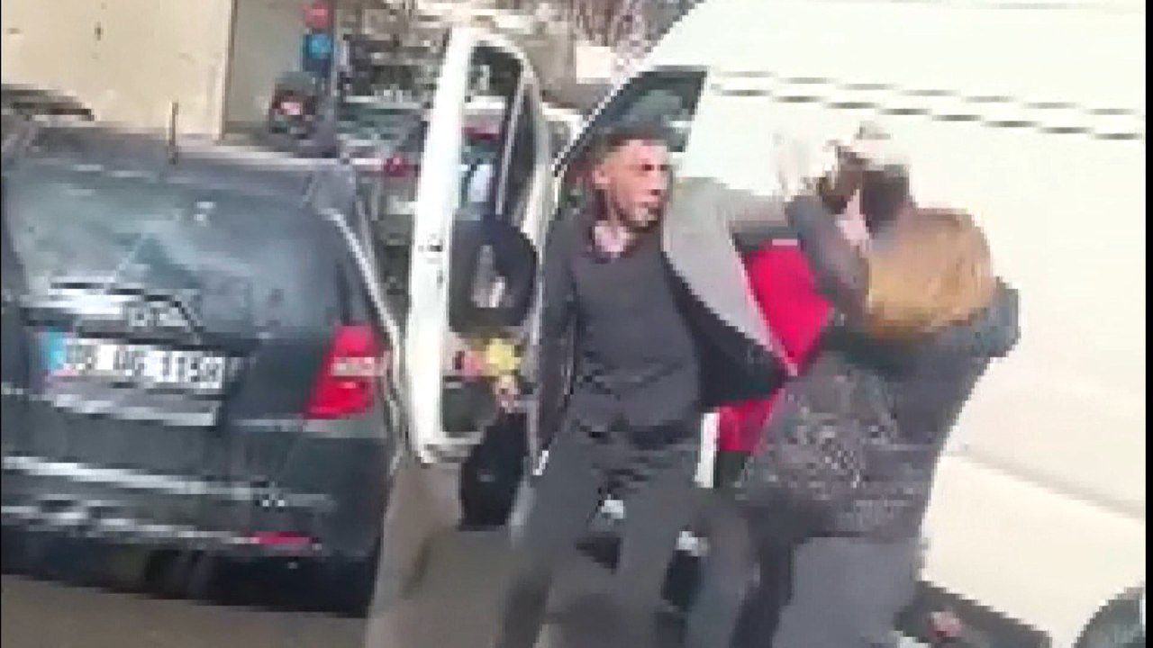 Erkek şiddeti her yerde! Maganda kadın sürücüye saldırdı