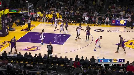 LeBron James slams one-handed dunk