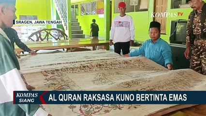 Melihat Al Quran Raksasa Kuno Bertinta Emas di Sragen