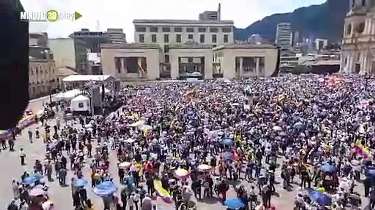 La oposición llenó la Plaza de Bolívar en Bogotá