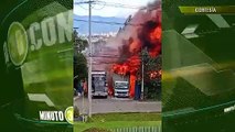 Voraz incendio a esta hora en una fábrica ubicada en Siberia, a las afueras de Bogotá