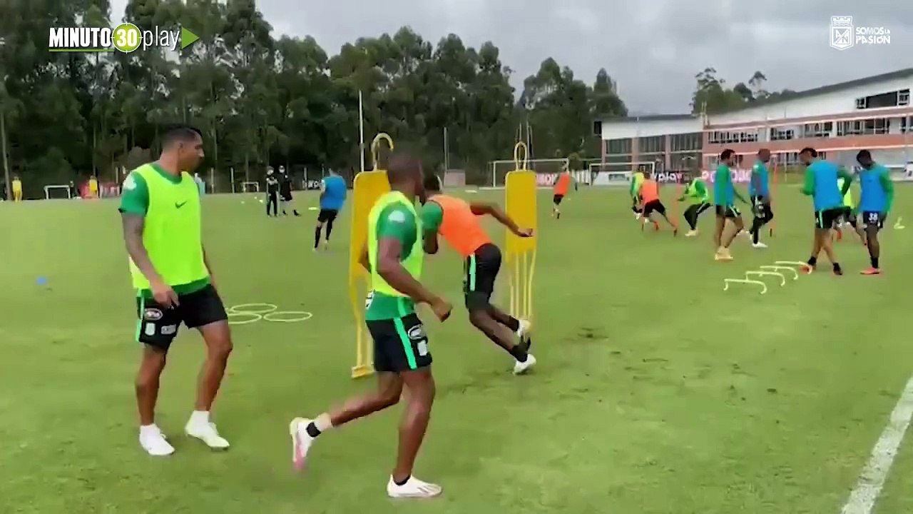 Atlético Nacional no quiere ser un equipo defensivo, subrayó Yerson Candelo