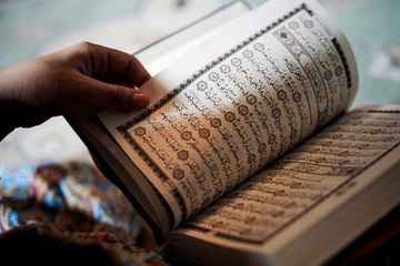 جدل واسع حول تأليف سور قرآنية بالدراجة 🚴‍♂️