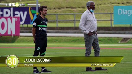 Emilio Gutiérrez no se resiste a la tentación de entrar al campo y participar en las prácticas