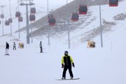 Taze kar Erciyes'te kayakseverleri sevindirdi