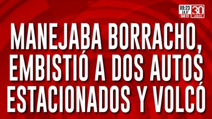 Tremendo video: manejaba borracho, chocó a dos autos estacionados y volcó
