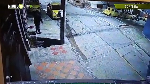 Un camión se quedó sin frenos y embistió a ocho vehículos en Bogotá