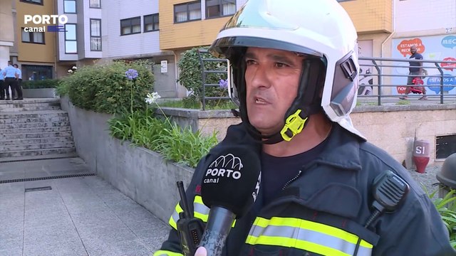 Incêndio deflagra num prédio em Gaia. Moradores ficam presos