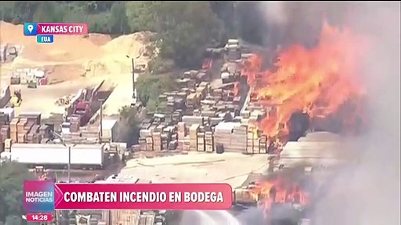 EUA: Bomberos trabajan para combatir incendio en Kansas City