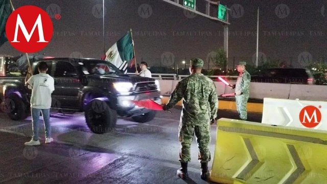 Cruza primera caravana de paisanos del periodo vacacional de verano desde Laredo, Texas