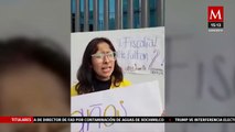 Yanelli protesta frente a la Fiscalía de Puebla; pide el arresto de sus agresores sexuales