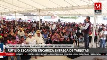 Gobernador de Chiapas entrega tarjetas del programa 'La Escuela es Nuestra'