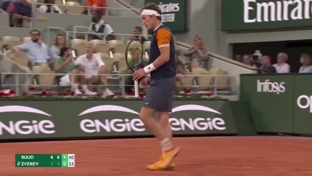 Ruud makes short work of Zverev to return to French Open final