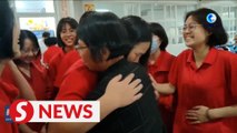 Helping girls fulfill college dream: renowned teacher sees off students for gaokao