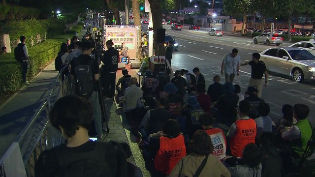 경찰 '야간 문화제' 강제 해산...노동 단체 밤샘 노숙 / YTN