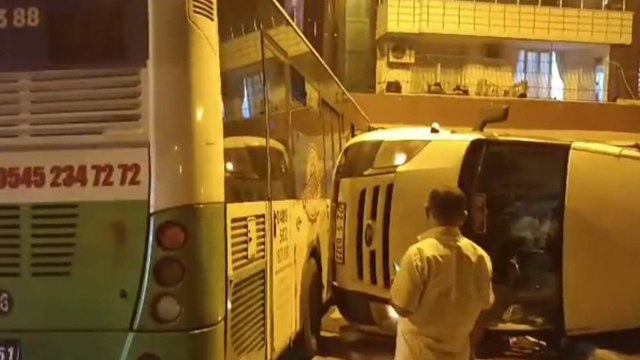 Batman’da belediye otobüsü ile minibüs çarpıştı