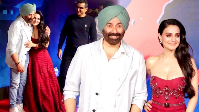 Sunny Deol, Ameesha Patel's Grand Welcome At Gadar Premiere