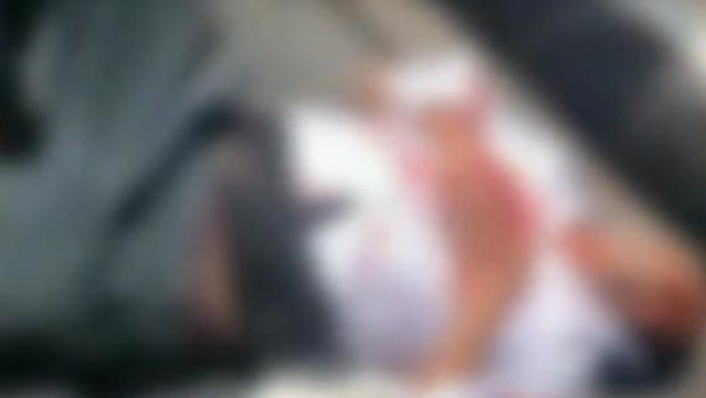 ट्रक की टक्कर से उड़े बाइक के परखच्चे, सड़क पर बिछी लाशें