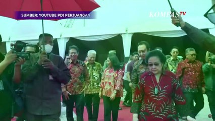 Momen Megawati Pecahkan Kendi saat Resmikan Kapal RS Terapung Malahayati