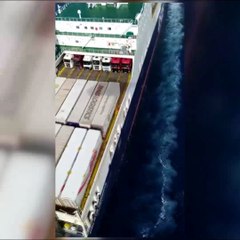 İtalyan özel kuvvetleri, kaçak göçmenlerin alıkoyduğu Türk gemisini kurtardı