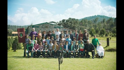 El hoyo en la cerca Bande-annonce (EN)