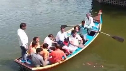 केन्द्रीय मंत्री के नौका विहार में हुआ कुछ ऐसा,उड़े प्रशासन के होश,देखें वीडियो