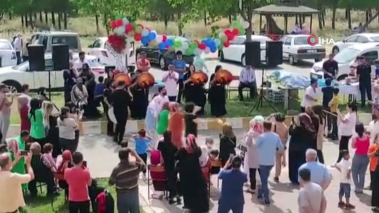 Kanser hastaları halay eşliğinde moral buluyor