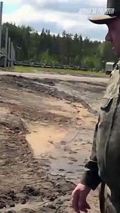 Menhan Rusia Sidak Pangkalan Kendaraan Lapis Baja Sebelum Digunakan Perang