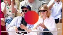 Ana Girardot canon dans son chemisier très ouvert à Roland- Garros, avec son mari dont elle avait divorcé