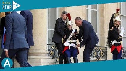 PHOTOS Malaise d'un garde à l'Elysée, Emmanuel Macron imperturbable face à la situation